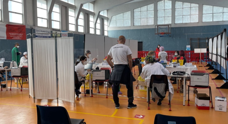 Vaccino Covid-19 terza dose agli over 40 Vaccino Covid-19 terza dose agli over 40