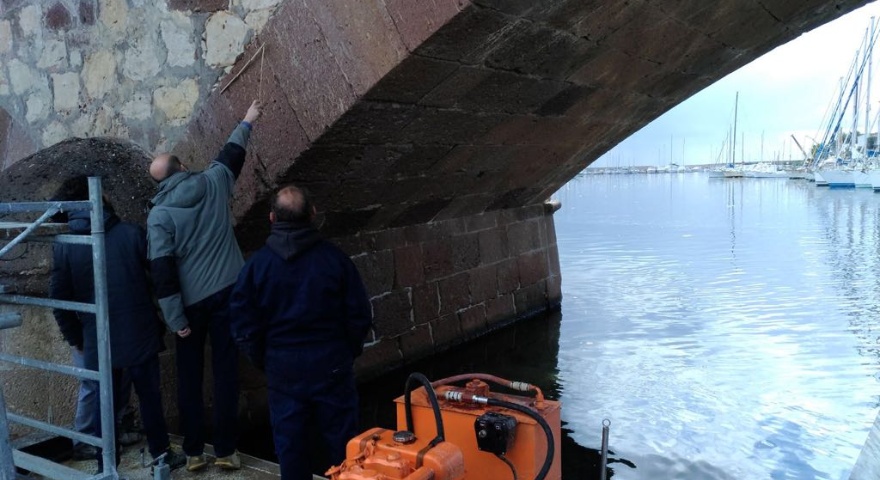 Ponte di Fertilia chiuso al transito martedì 27 e mercoledì 28 febbraio Ponte di Fertilia chiuso al transito martedì 27 e mercoledì 28 febbraio